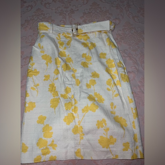 WORN ONCE Ann Taylor yellow floral skirt sz 8p - Picture 2 of 5